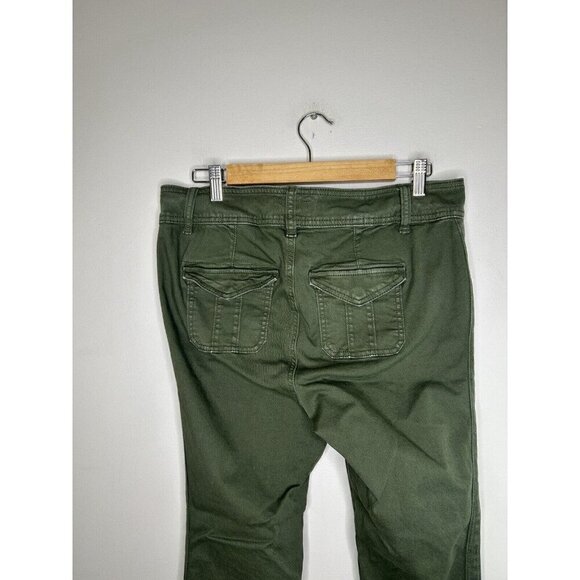 Torrid Plus Aviator Crop twill olive green Capri pants Pockets Size 10 - Picture 9 of 15